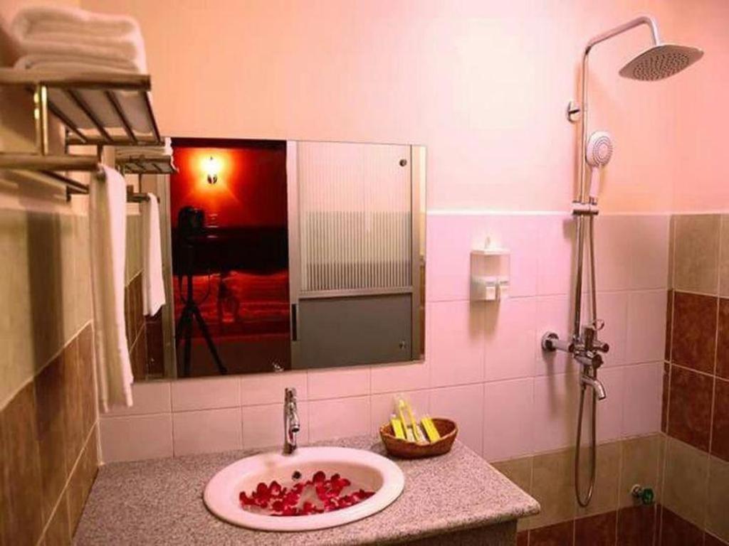 Real Link Hotel Yangon Exterior photo