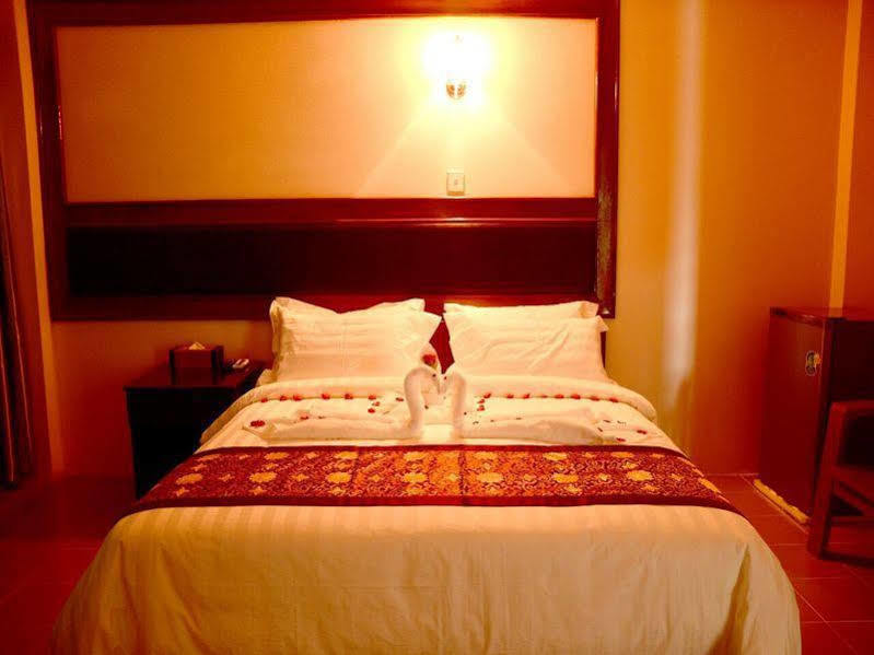 Real Link Hotel Yangon Exterior photo